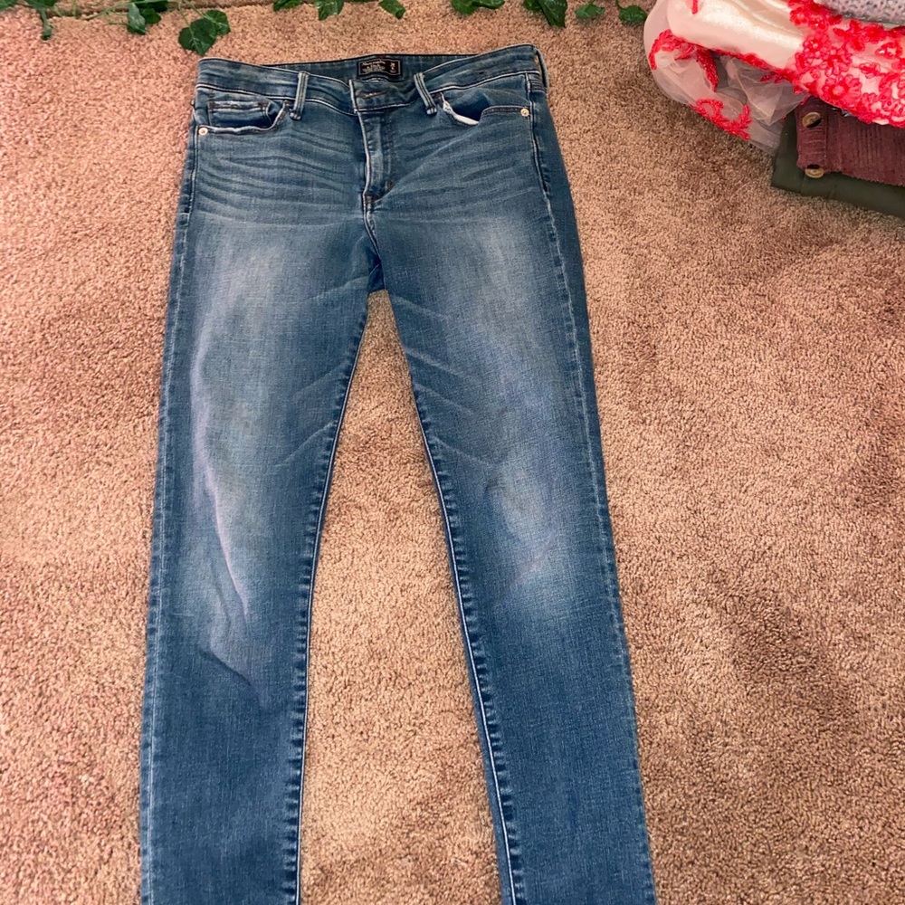 Dark wash low rise skinny jeans Abercrombie jean